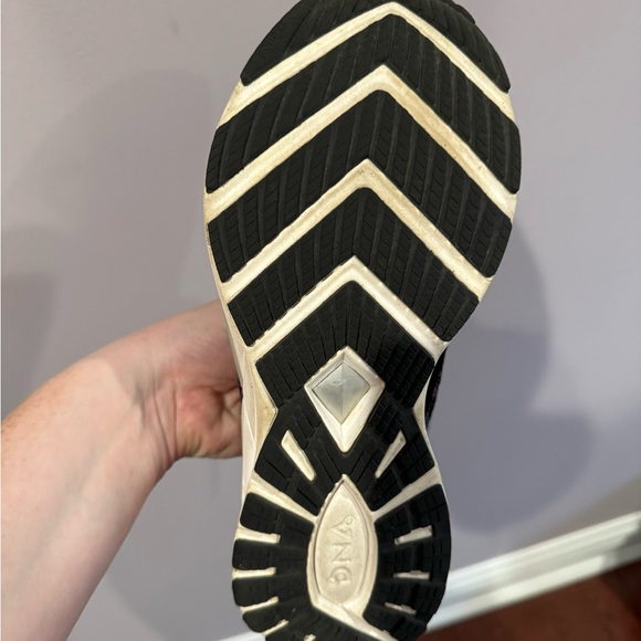 Brooks running sneakers- Women’s 7.5 - Picture 4 of 4